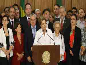 “Jamais vou desistir de lutar” diz Dilma