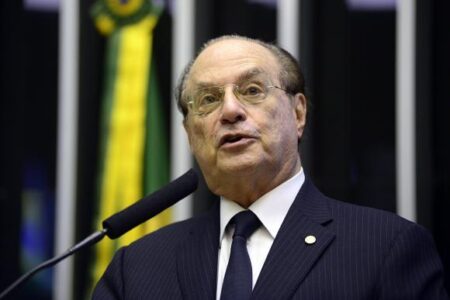 Paulo Maluf deixa hospital em Brasília