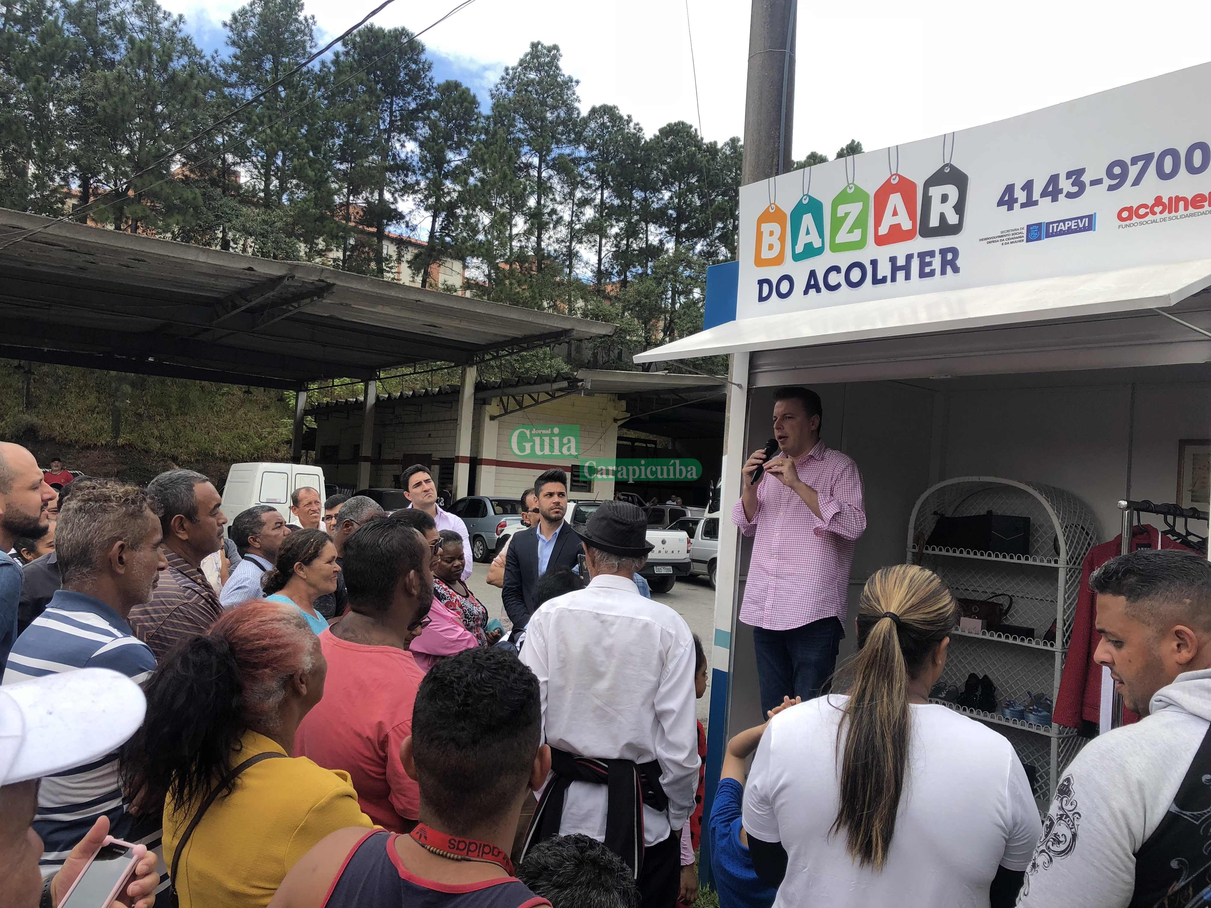 Prefeito Igor Soares dialoga com ambulantes para padronizar bancas de Itapevi