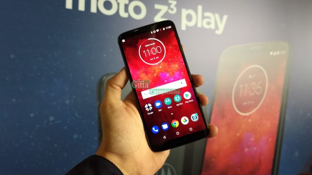 Motorola lança Moto Z3 Play, com tela de 6 polegadas, câmera inteligente e leitor de digitais na lateral