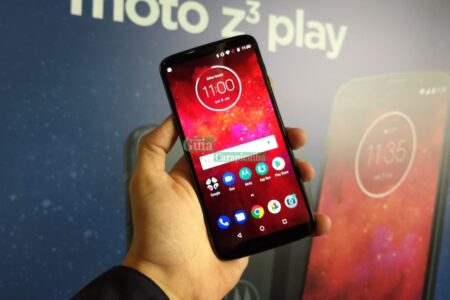 Motorola lança Moto Z3 Play, com tela de 6 polegadas, câmera inteligente e leitor de digitais na lateral