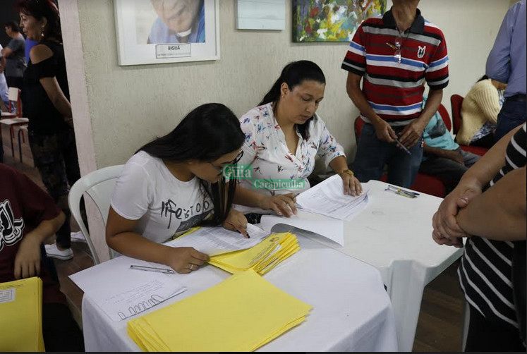 Prefeitura de Jandira entrega 142 escrituras aos moradores do Dolores Paschoalin