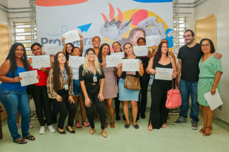 Carapicuíba entrega diplomas da 1ª etapa do Programa Prospera Família