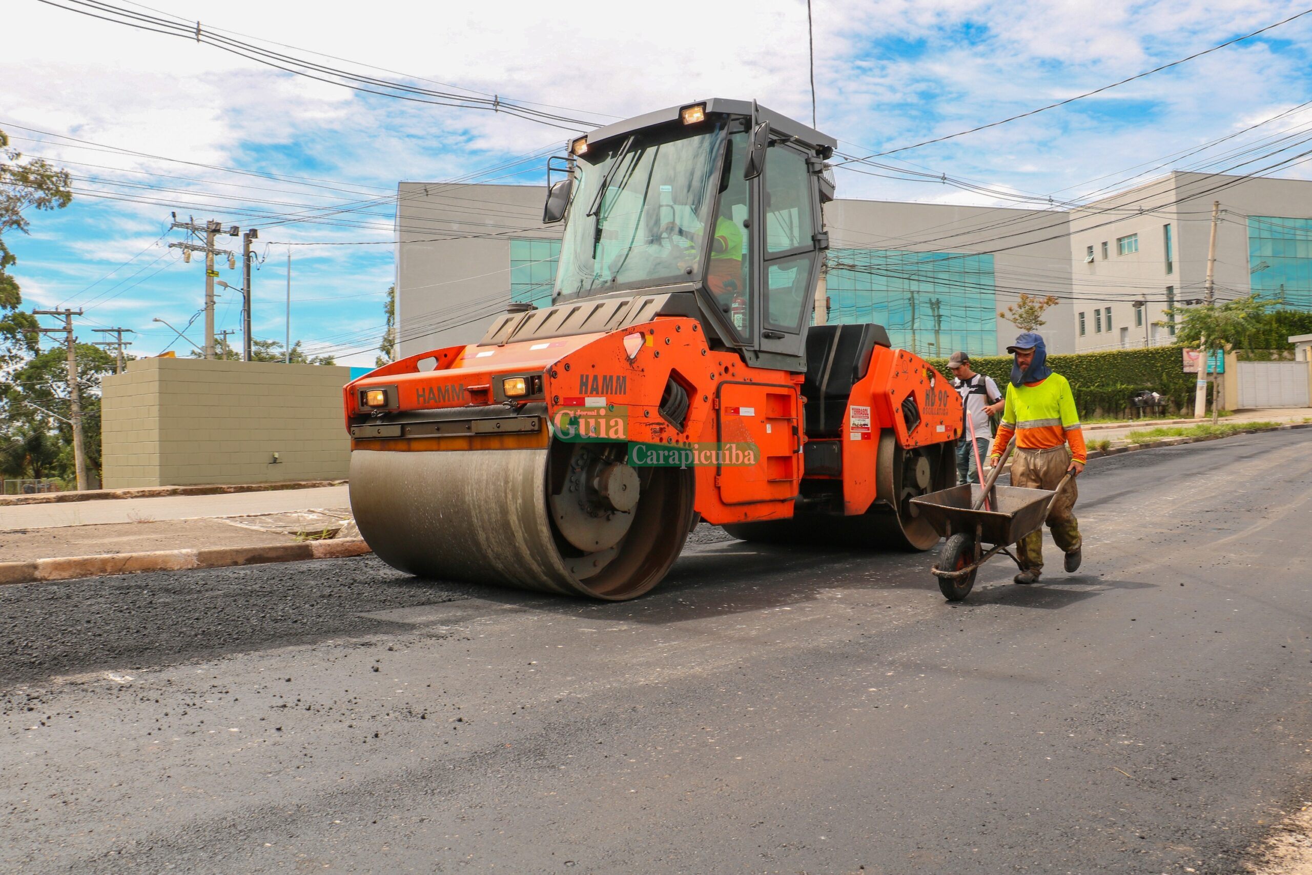 Carapicuíba realiza obra de recapeamento na Estrada da Fazendinha