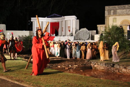 Carapicuíba realiza a 22ª edição da encenação da Paixão de Cristo