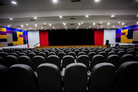 Itapevi inaugura Teatro Municipal