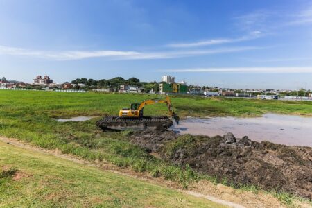 Prefeitura de Itapevi inicia limpeza dos três piscinões